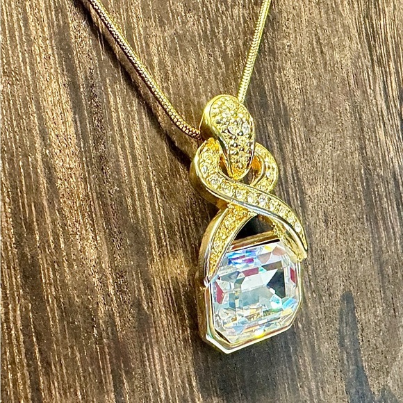 VTG ‘Jewels by Park Lane’ Rhinestone Crystal Gold-Tone Pendant Necklace - Picture 2 of 16